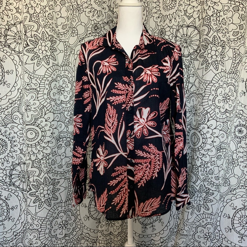 Banana Republic Woman’s Medium Button Down Shirt